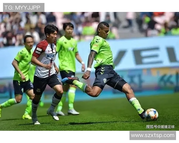 熊本深红与沥木FC的激烈对决展现足球魅力与团队精神的较量 熊本深红与沥木FC的激烈对决展现足球魅力与团队精神的较量